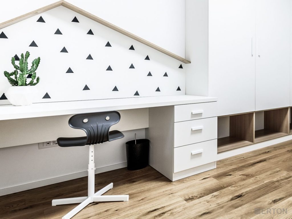 Ikea biurka dla dzieci – na co zwrócić uwagę przy ich wyborze?