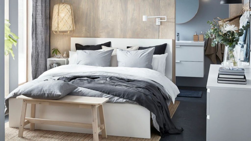 Szukasz pomysłu na tanie urządzenie sypialni? Ikea łóżka Malm to świetna propozycja