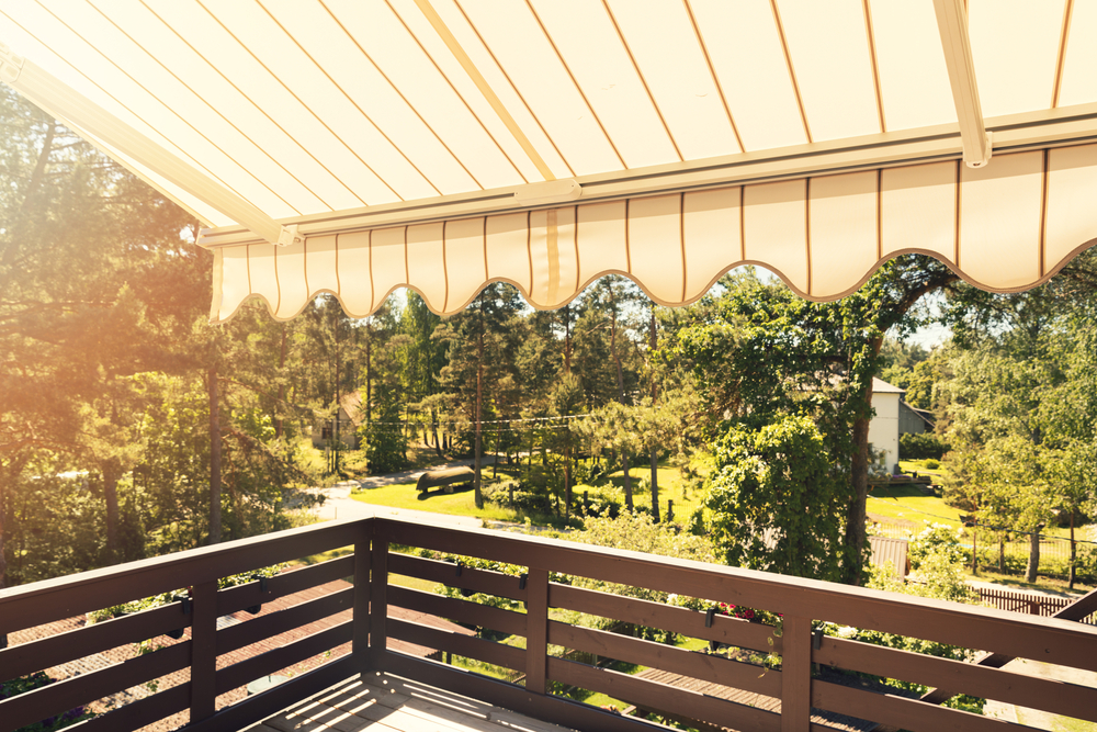 Markiza balkonowa – funkcjonalne i eleganckie rozwiązanie dla balkonu