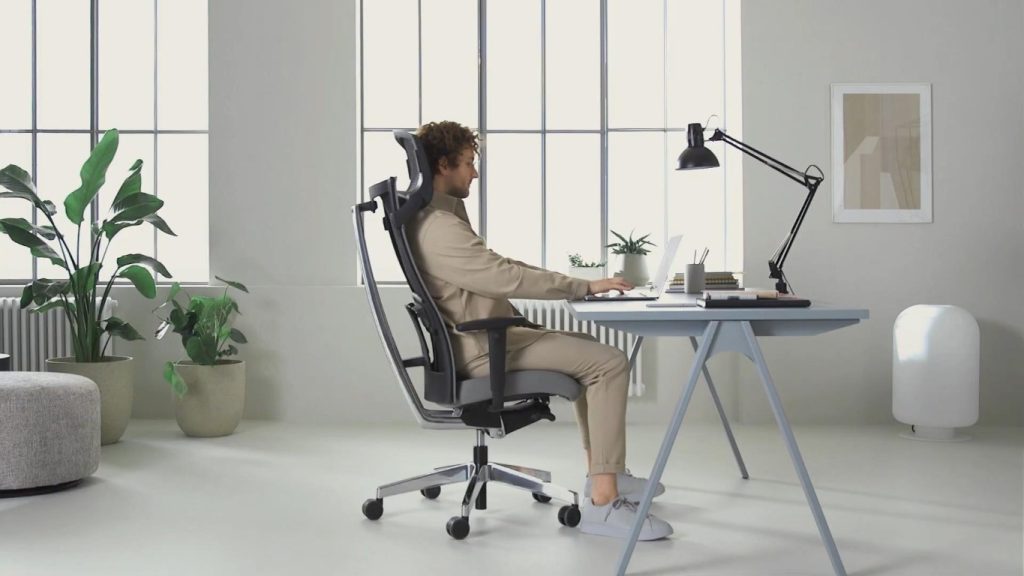 Przestrzeń biurowa w domu – jak wyodrębnić idealne miejsce sprzyjające skupieniu?