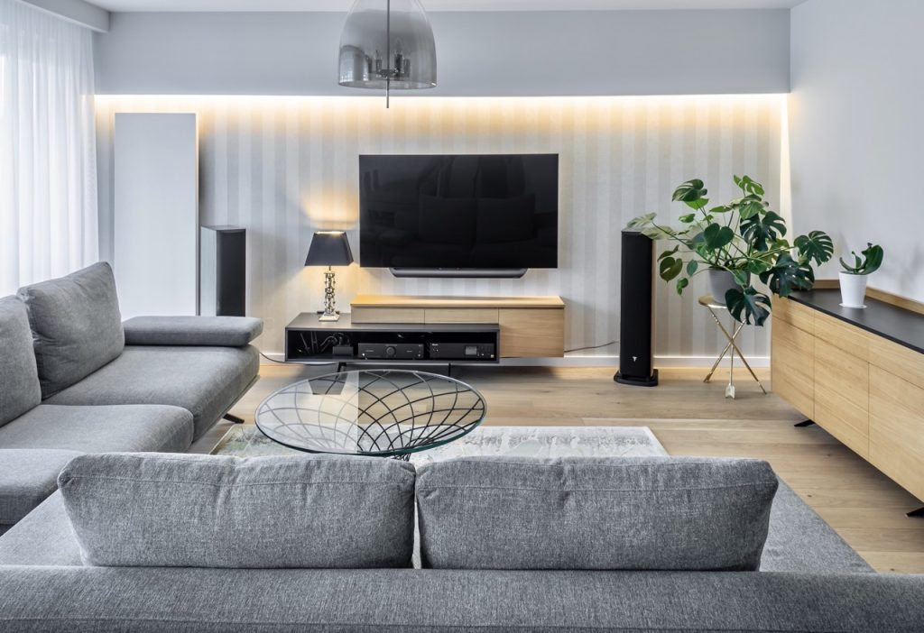 Elegancja minimalizmu: 55-metrowe mieszkanie dla pary