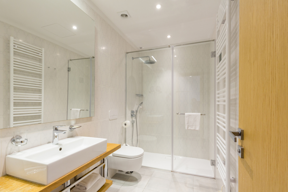 Panele szklane do łazienki – połączenie elegancji i funkcjonalności