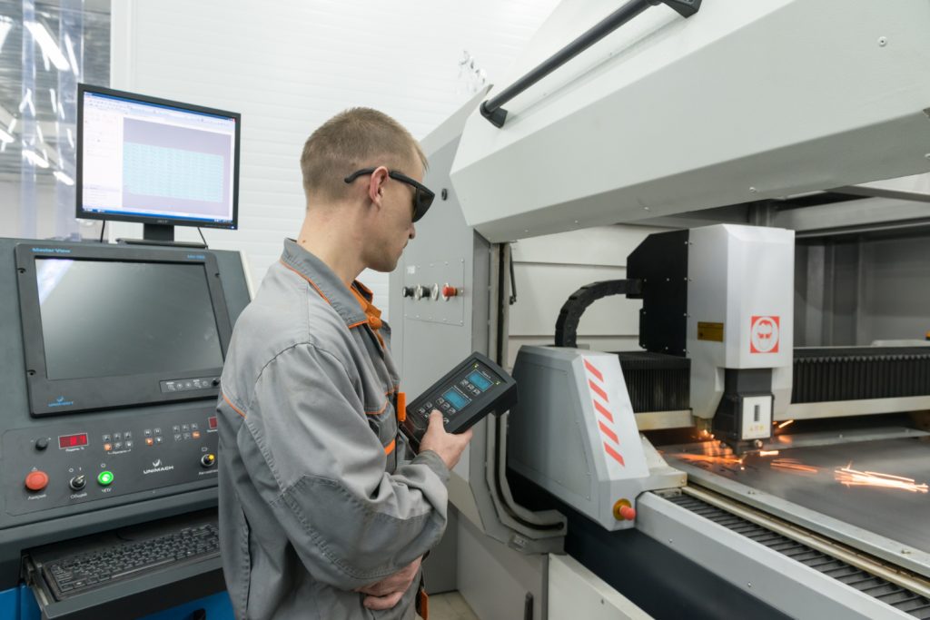 Jak maszyny CNC podnoszą jakość i wydajność produkcji artykułów spożywczych?